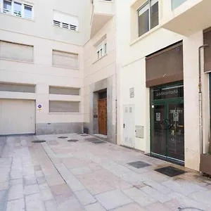 apartamento-premium-junto-a-catedral-malagasimple.hotelsinnerja.org/